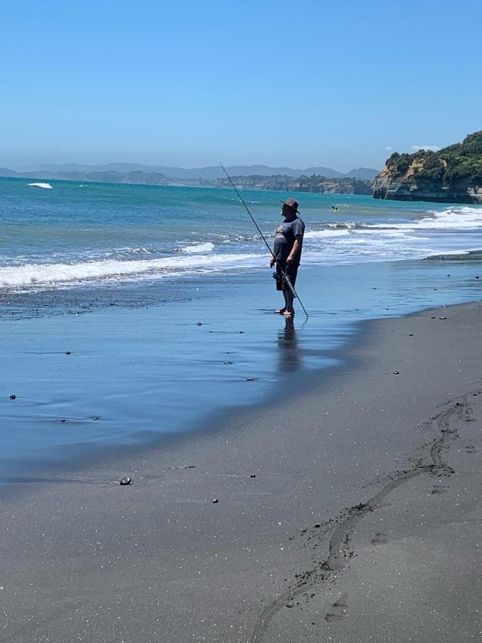 Urenui Beach Bach Esterno foto